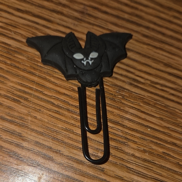 Source Unknown Other - Kill Star Bat Paper Clip